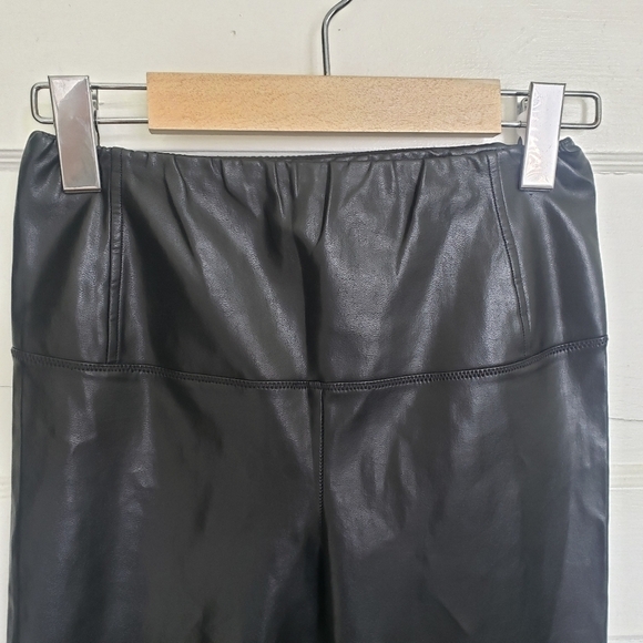 Aritzia WILFRED FAUX VEGAN LEATHER DARIA LEGGING PANTS BLACK SIZE XS - Picture 4 of 14